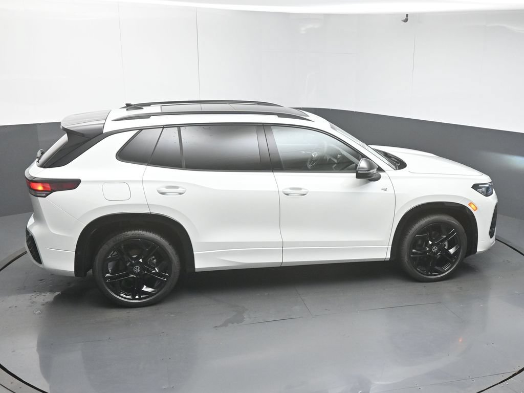 New 2026 Volkswagen Tiguan SE R-Line FWD image 49