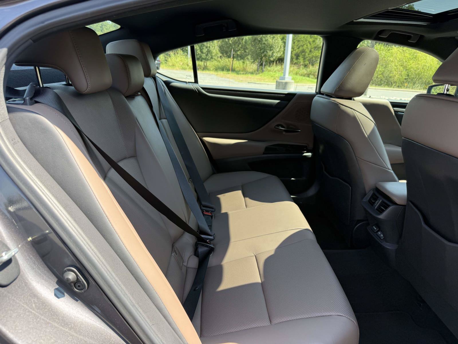 Used 2025 Lexus ES 350 w/ Premium Package FWD image 16