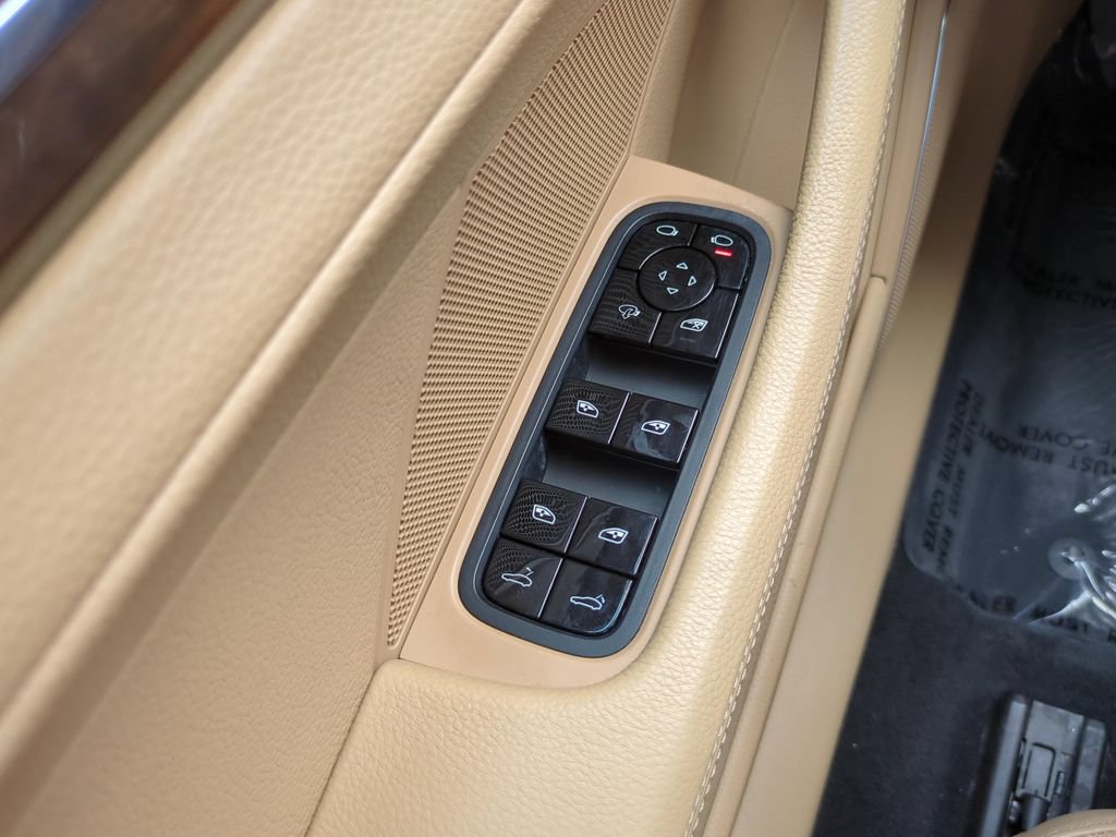 Used 2018 Porsche Panamera 4 AWD/4WD image 19