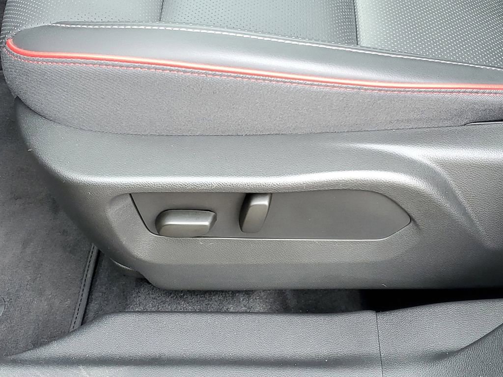 Certified 2023 Buick Envision Essence w/ Sport Touring Package FWD image 7