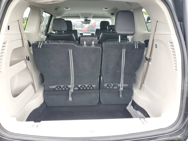 Used 2023 Chrysler Pacifica Touring-L FWD image 7
