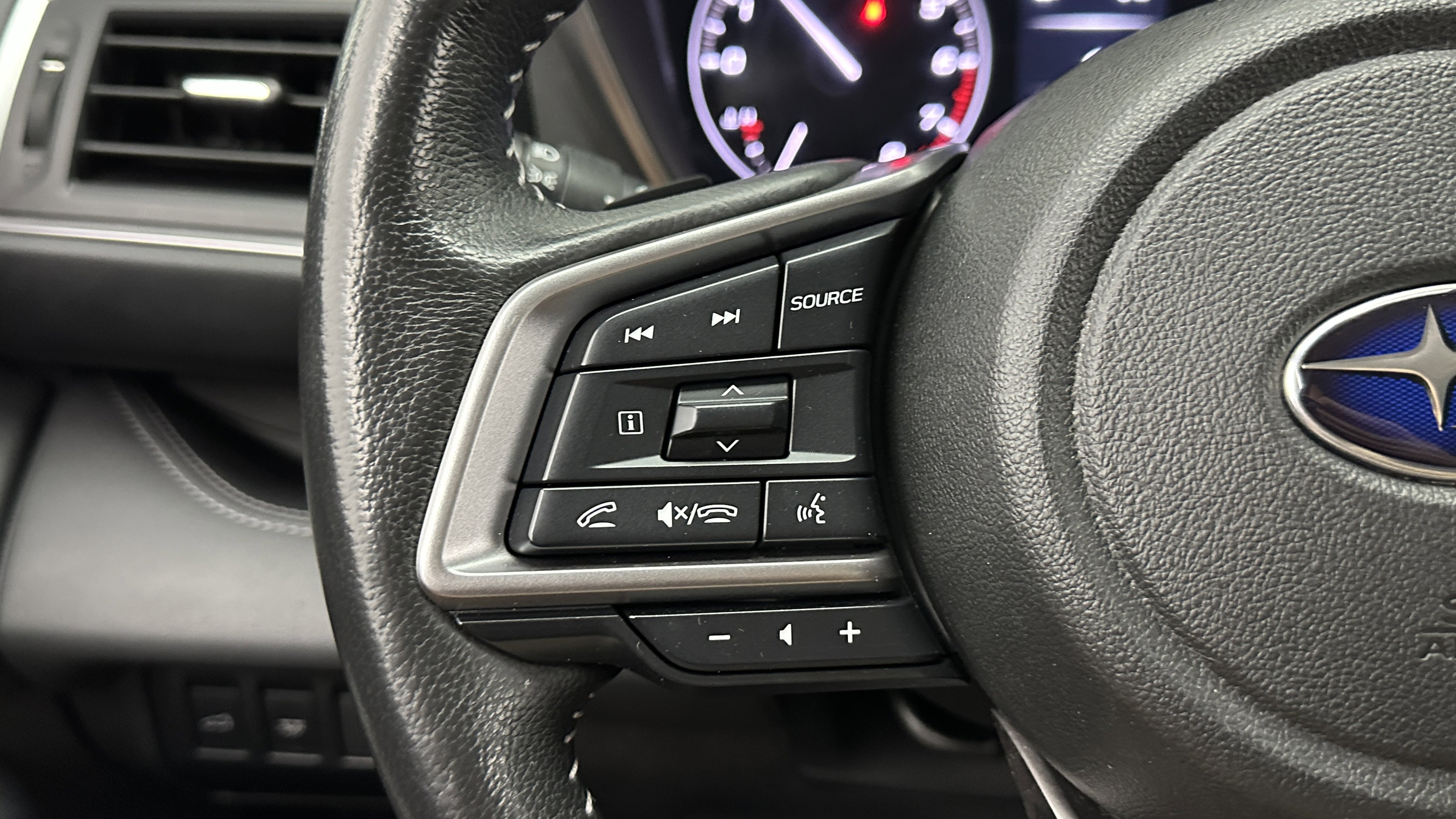 Used 2023 Subaru Ascent Limited image 21