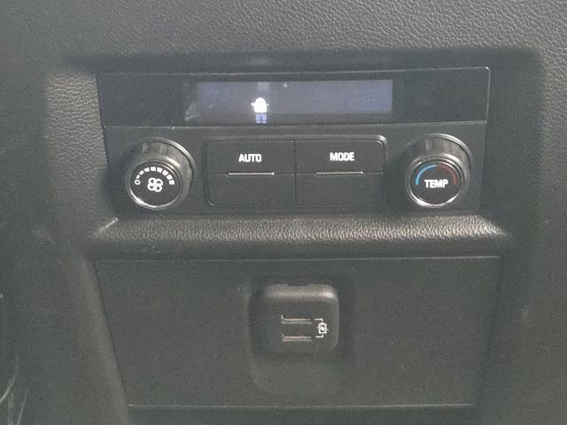 Used 2023 Chevrolet Traverse LT image 21