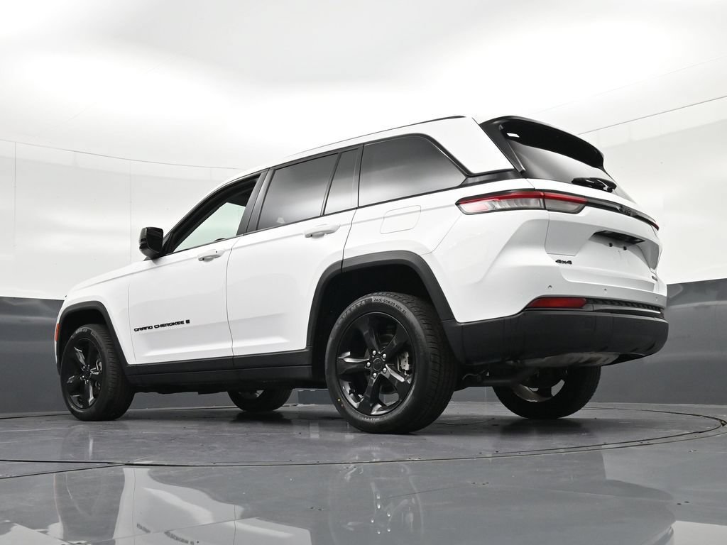 Used 2024 Jeep Grand Cherokee Limited w/ Black Appearance Package AWD/4WD image 29
