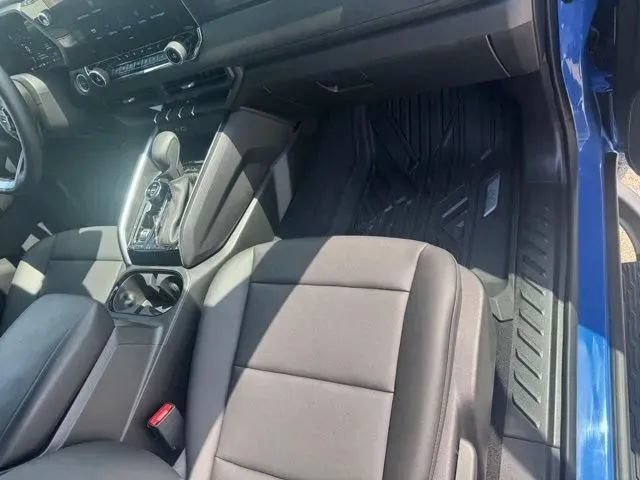 Used 2025 Chevrolet Colorado Trail Boss AWD/4WD image 14