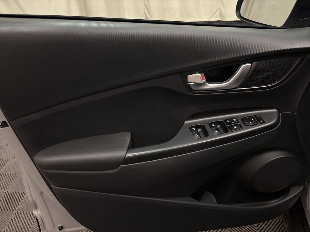 Certified 2022 Hyundai Kona SEL w/ Convenience Package image 11