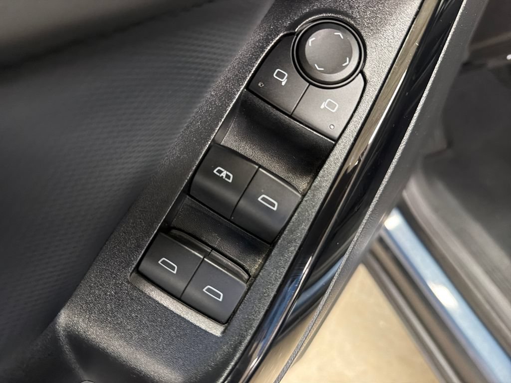 Used 2025 Chevrolet Equinox LT w/ Convenience Package II FWD image 17