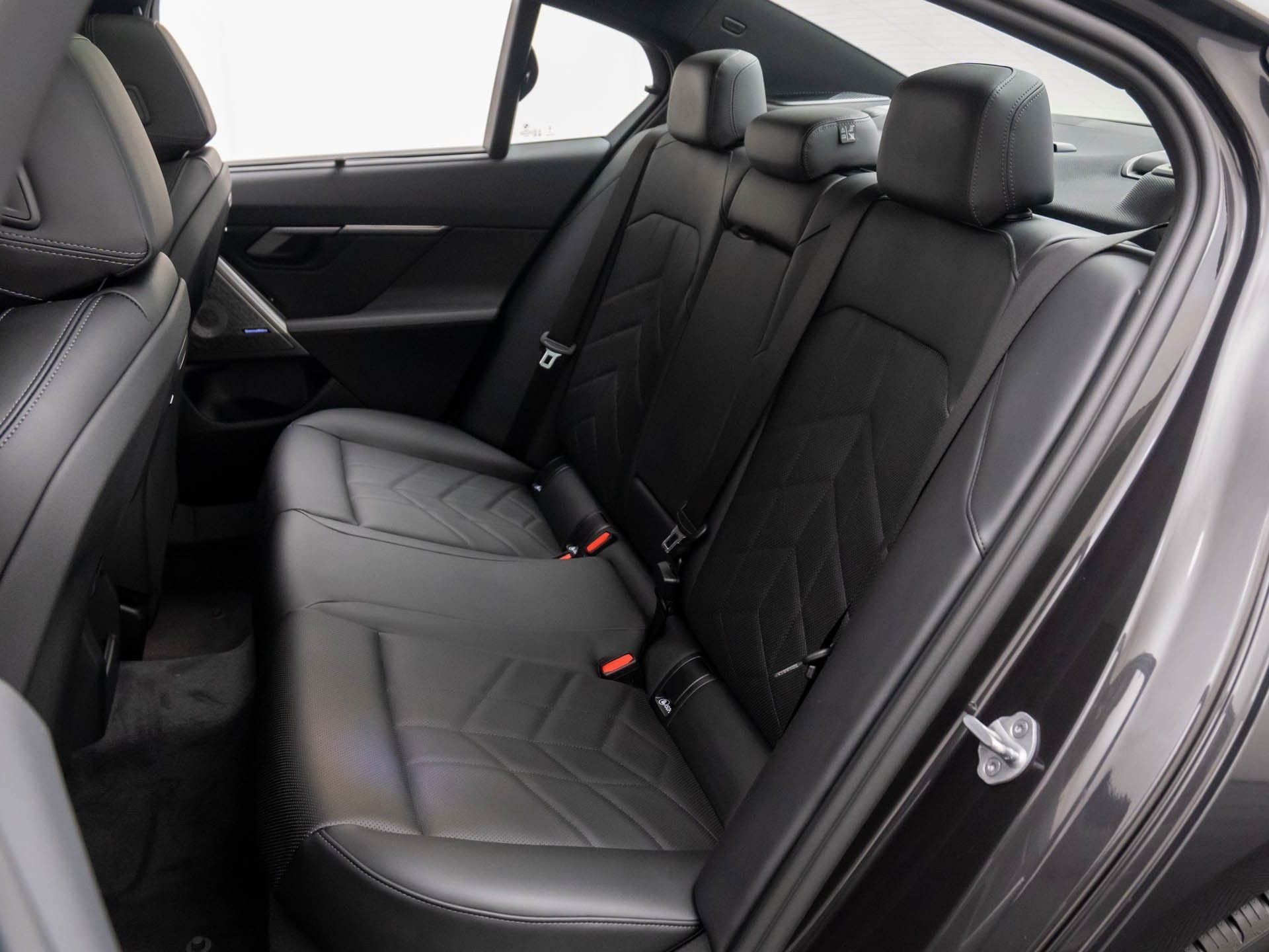 New 2026 BMW 530i xDrive w/ Executive Package AWD/4WD image 17