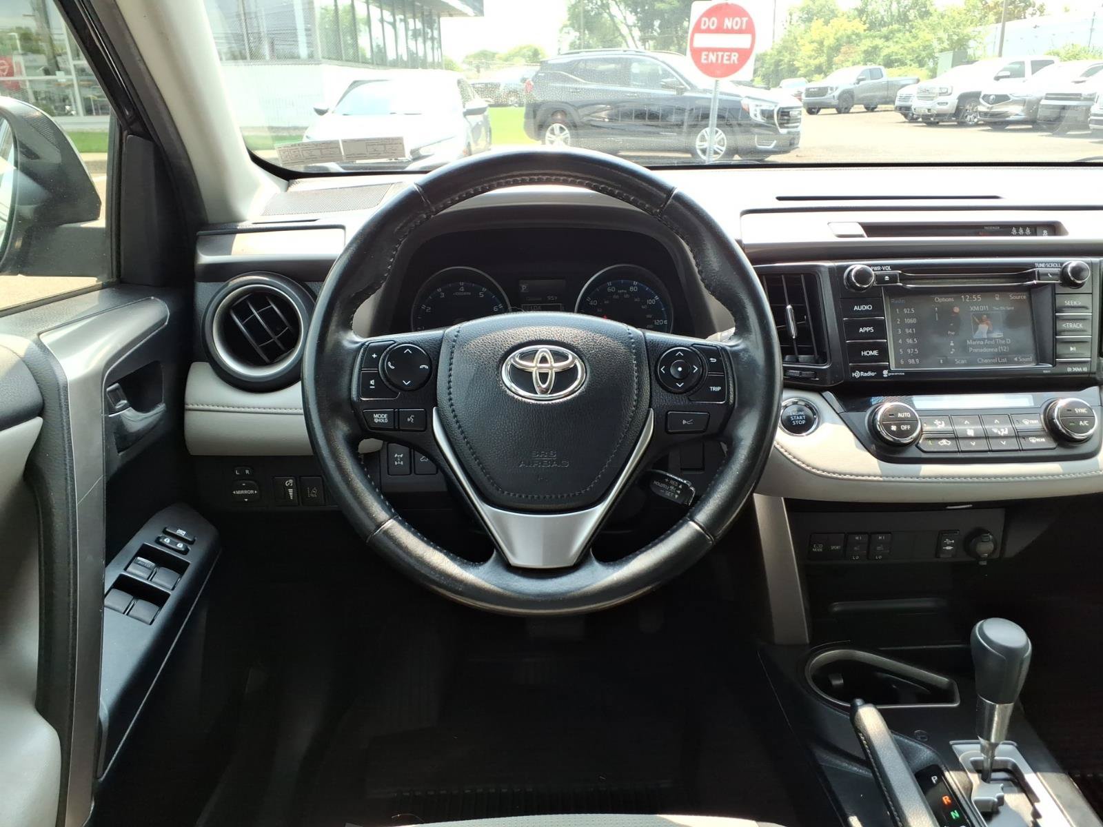 Used 2018 Toyota RAV4 XLE AWD/4WD image 10