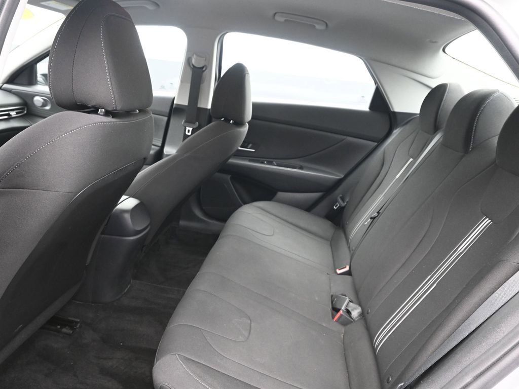 Used 2023 Hyundai Elantra SEL w/ Preferred Accessory Package FWD image 25