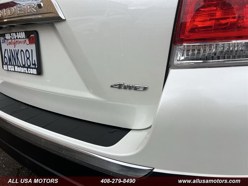 Used 2012 Toyota Highlander SE w/ Tow Pkg image 10