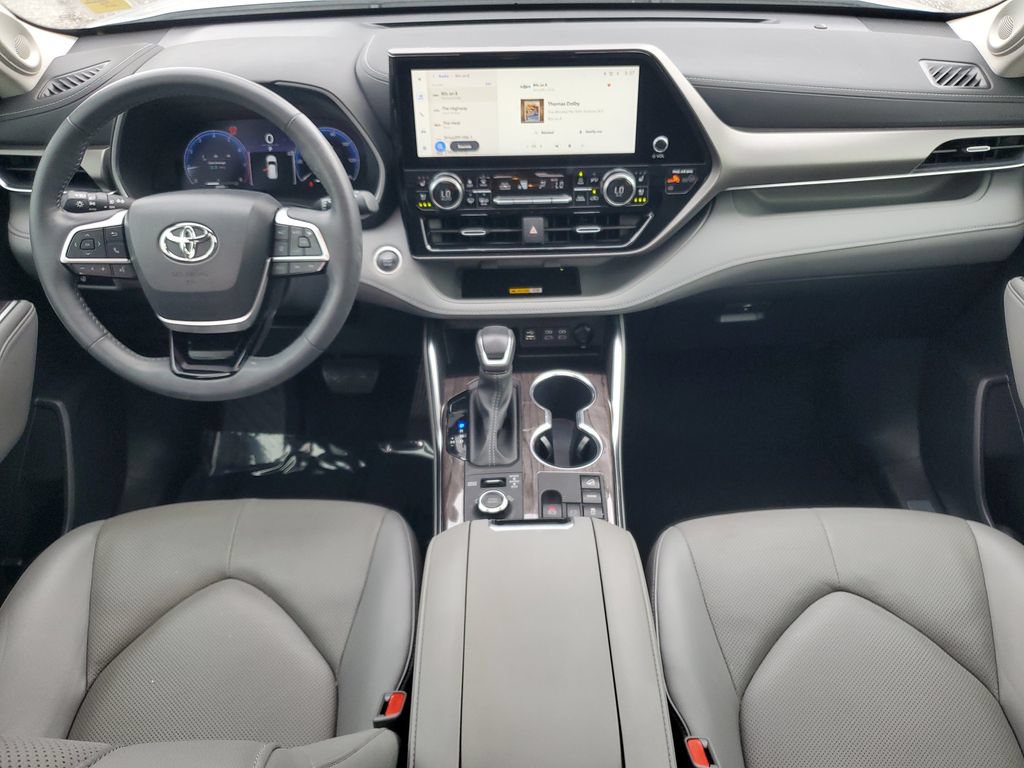 Used 2024 Toyota Highlander Limited AWD/4WD image 29
