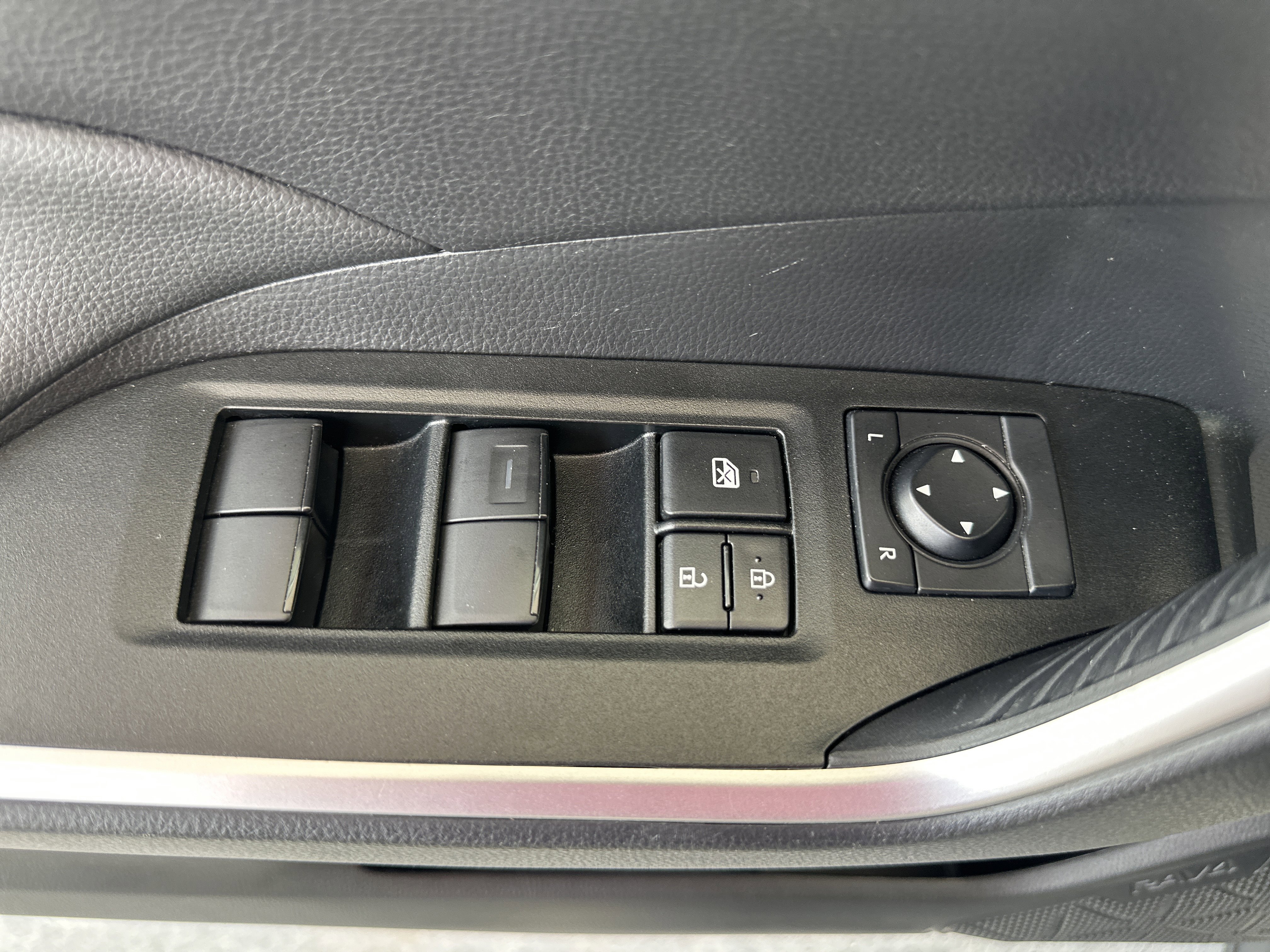 Certified 2025 Toyota RAV4 LE AWD/4WD image 22