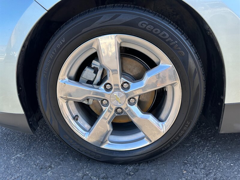 Used 2012 Chevrolet Volt Premium w/ Premium Trim Package FWD image 9
