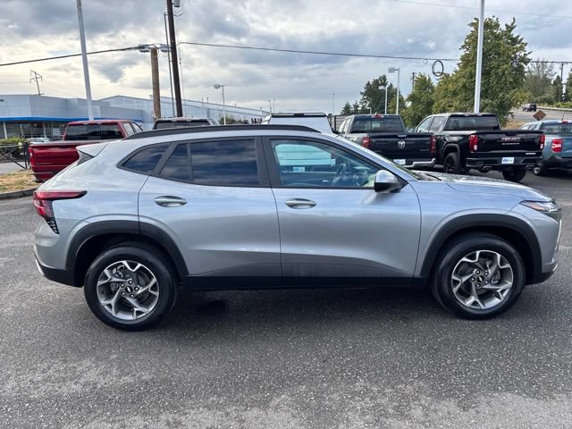 Used 2025 Chevrolet Trax LT w/ LT Convenience Package FWD image 6