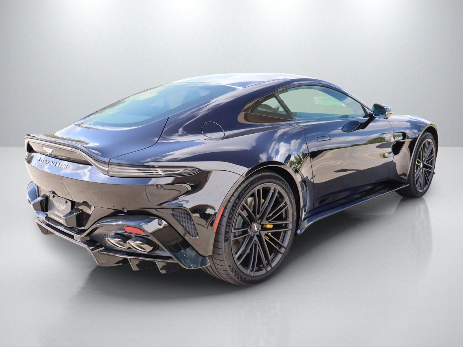 New 2025 Aston Martin V8 Vantage Coupe image 3