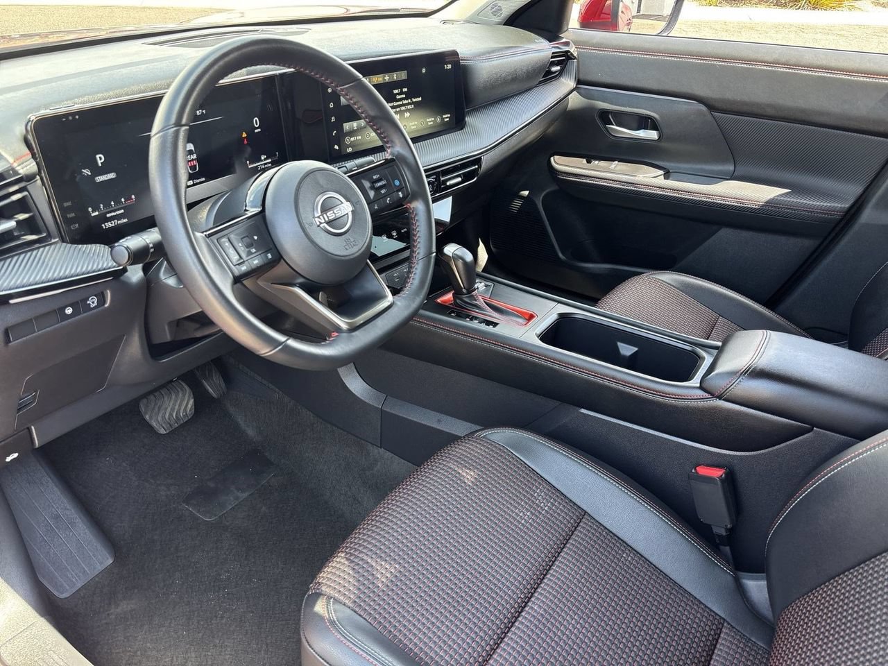 Used 2025 Nissan Kicks SR FWD image 15