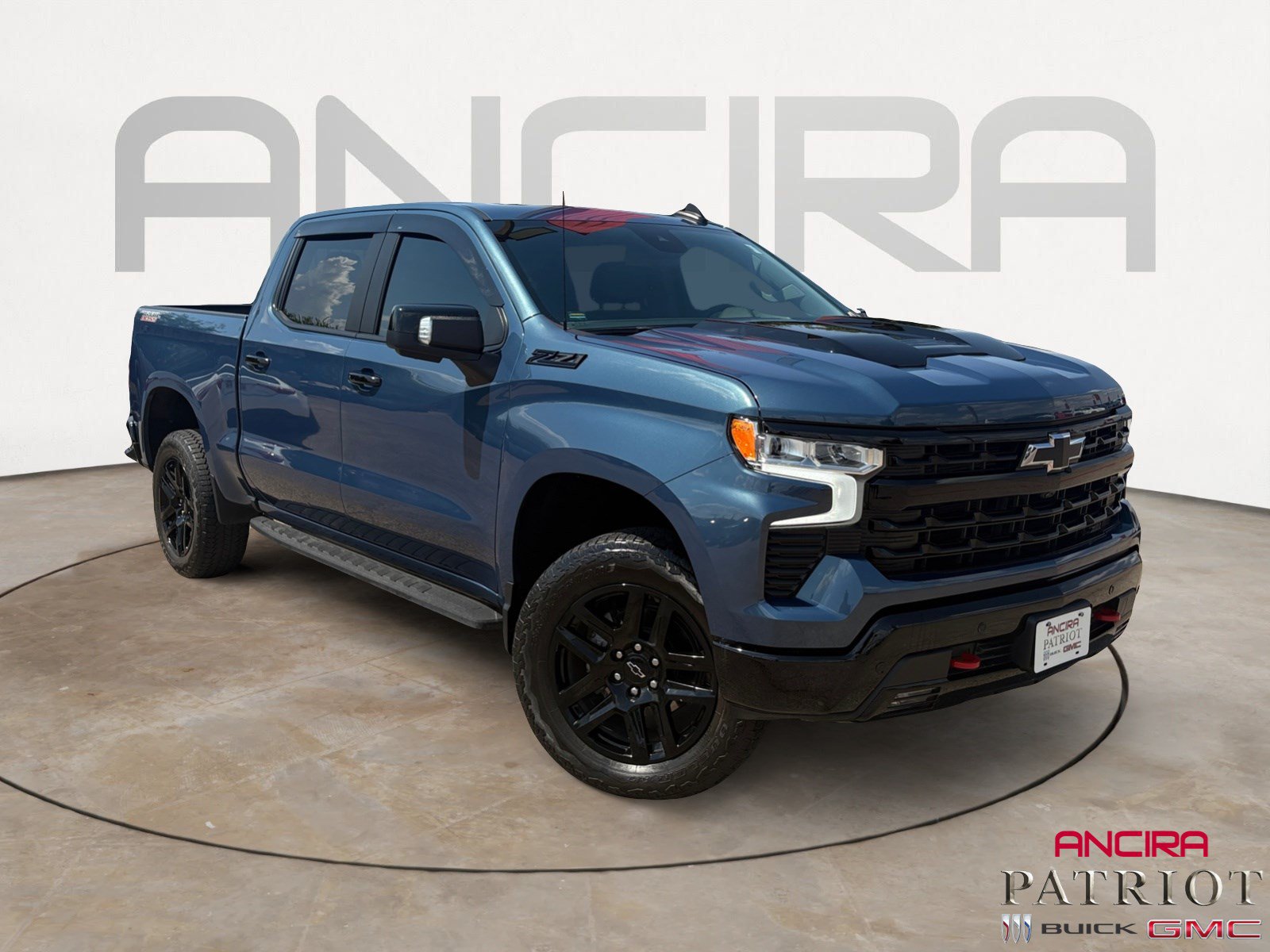 Used 2024 Chevrolet Silverado 1500 LT Trail Boss w/ LT Trail Boss Premium Package AWD/4WD image 1