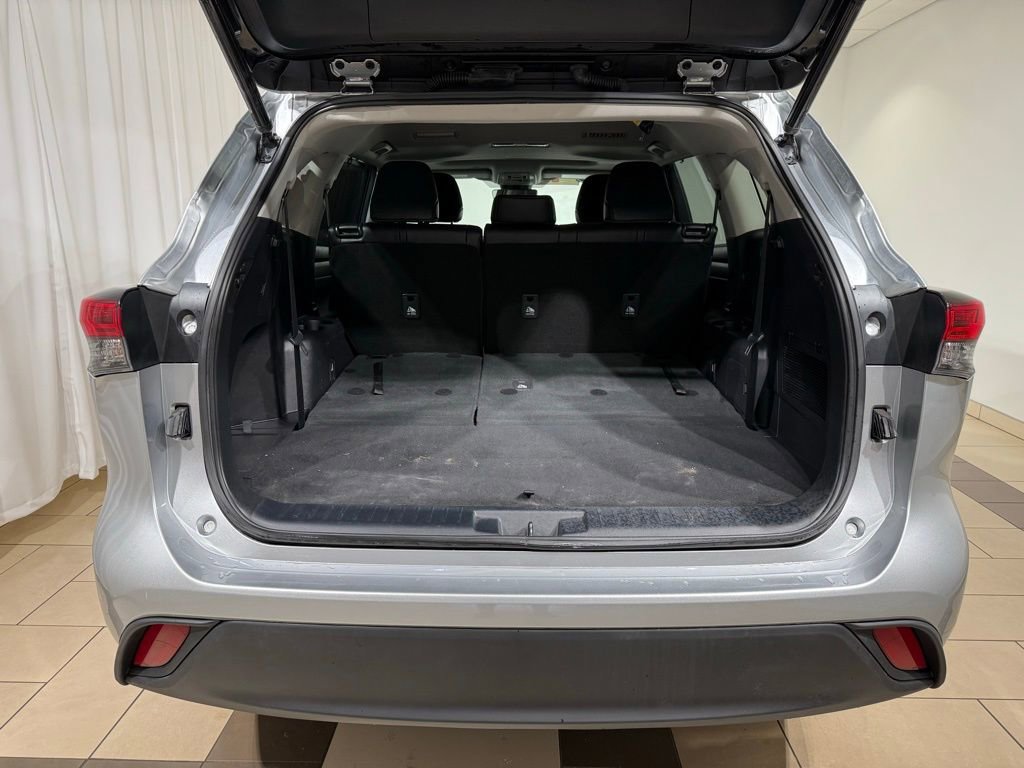Used 2022 Toyota Highlander XLE image 12