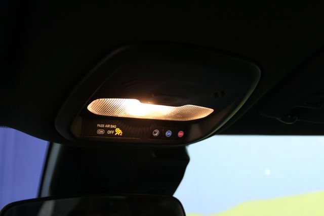 Used 2025 Chevrolet Trax RS FWD image 20