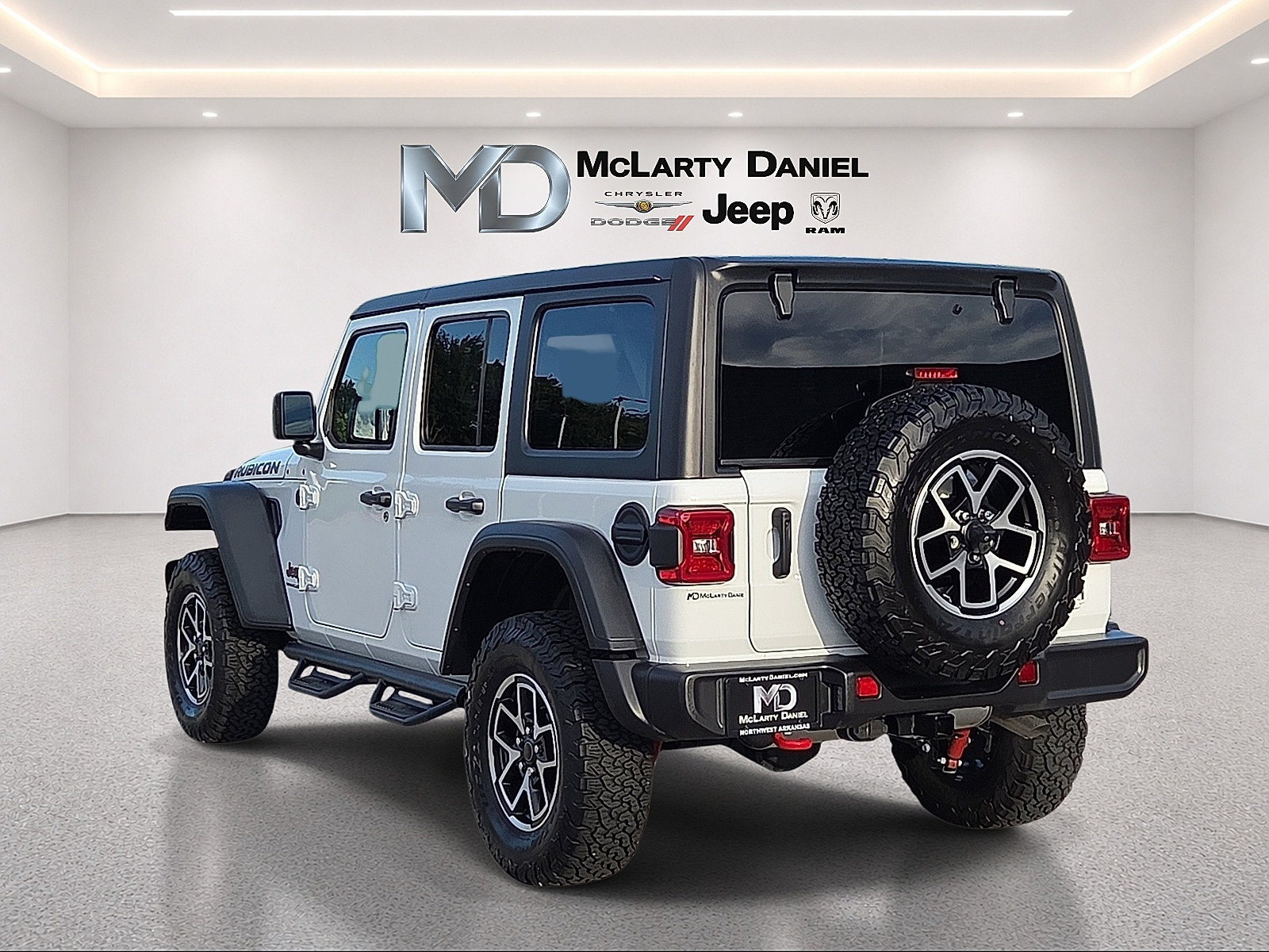 Used 2025 Jeep Wrangler Unlimited Rubicon w/ Convenience Group AWD/4WD image 4