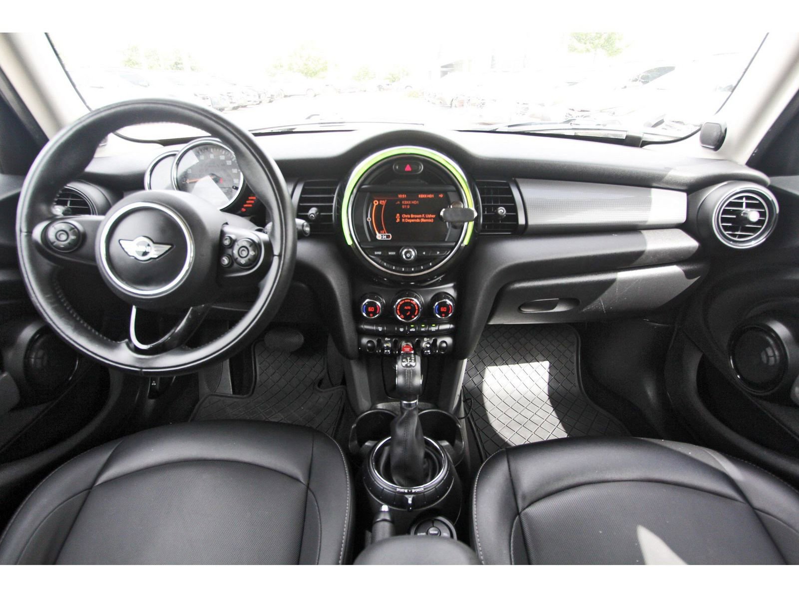 Used 2017 MINI Cooper 4-Door Hardtop image 9