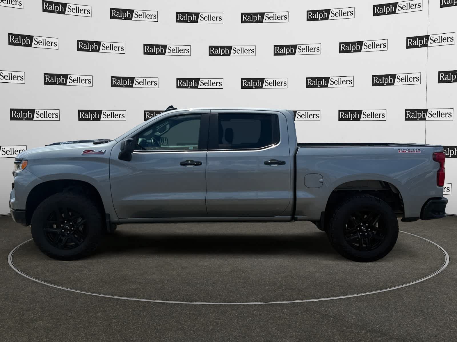 Used 2025 Chevrolet Silverado 1500 LT Trail Boss w/ Convenience Package II AWD/4WD image 3
