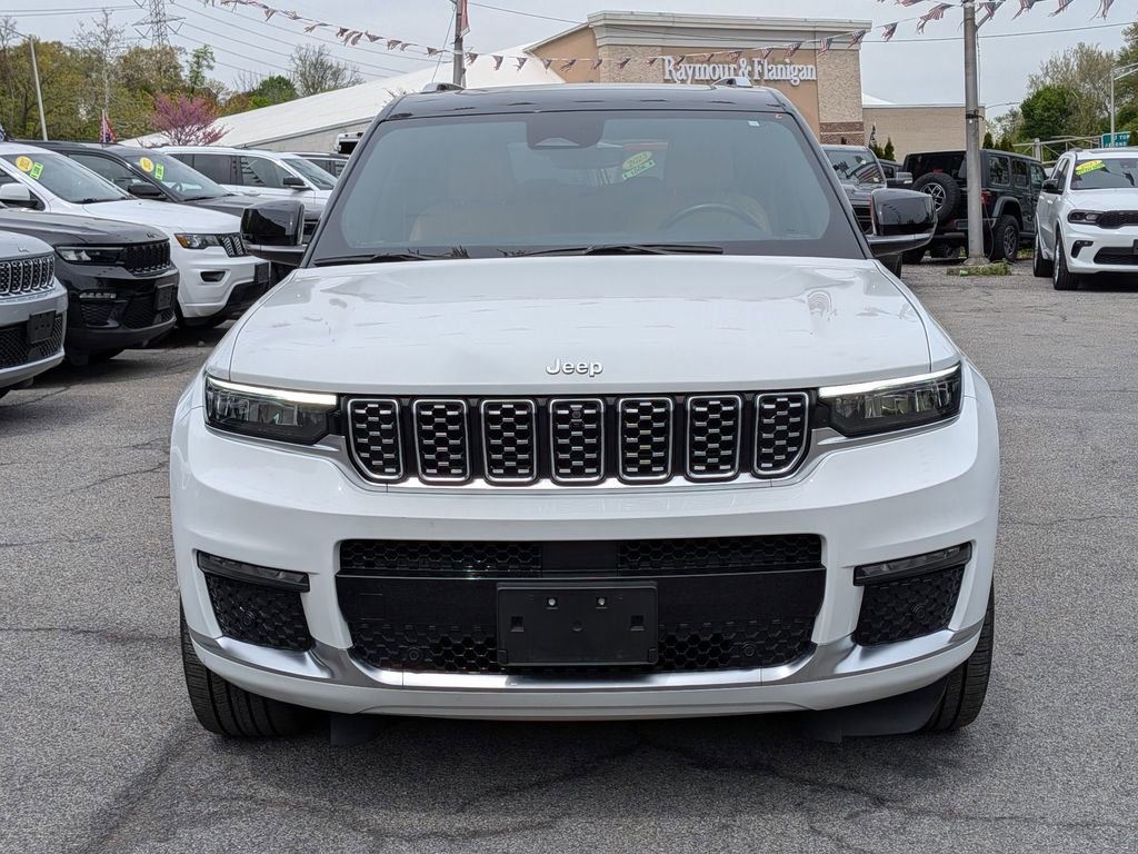 Used 2023 Jeep Grand Cherokee L Summit w/ Luxury Tech Group V AWD/4WD image 3