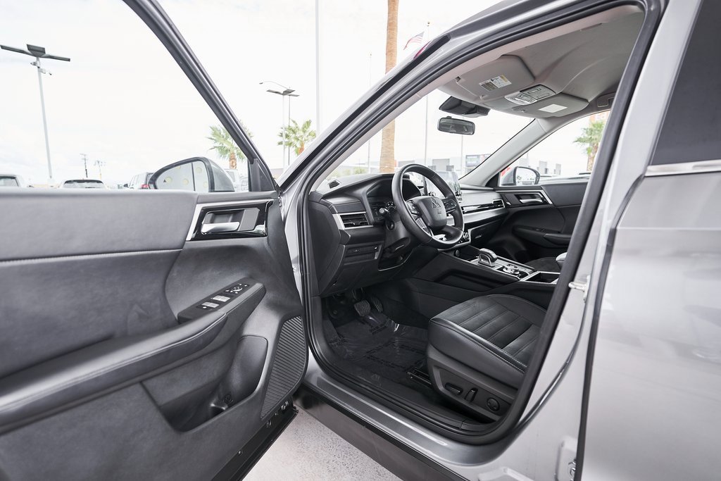 Used 2024 Mitsubishi Outlander SE image 19