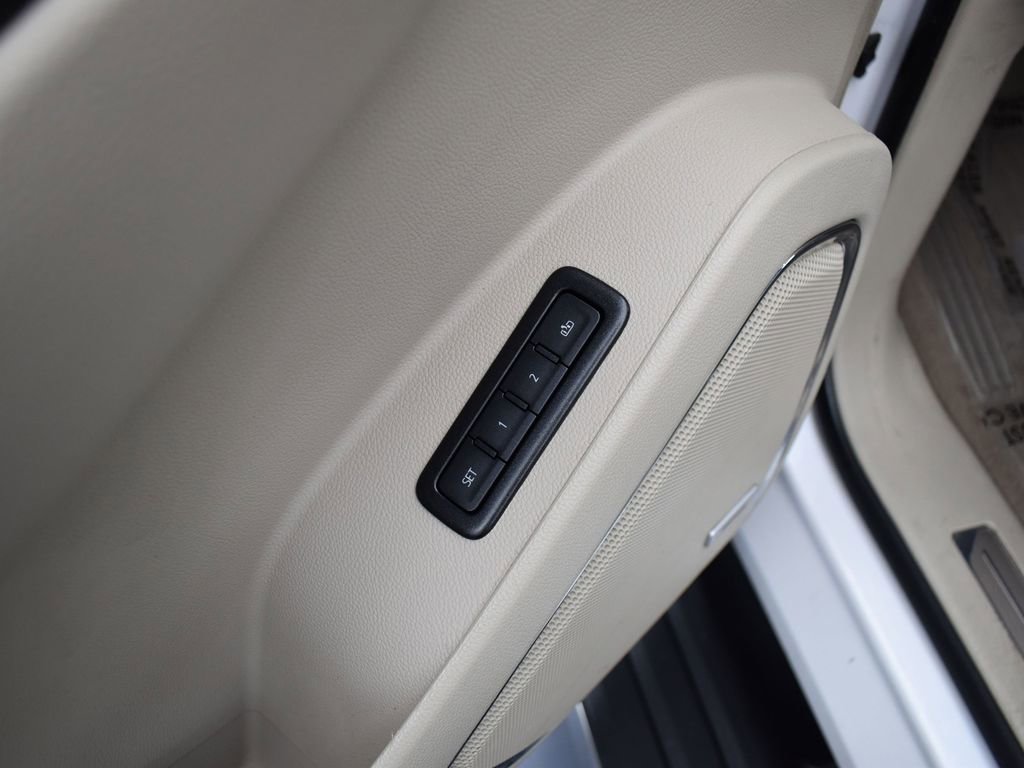 Used 2019 GMC Yukon XL Denali w/ Denali Ultimate Package image 11