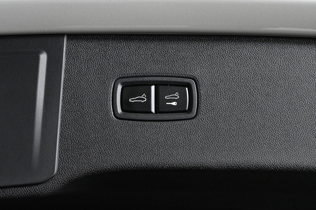 Used 2025 Porsche Cayenne image 33