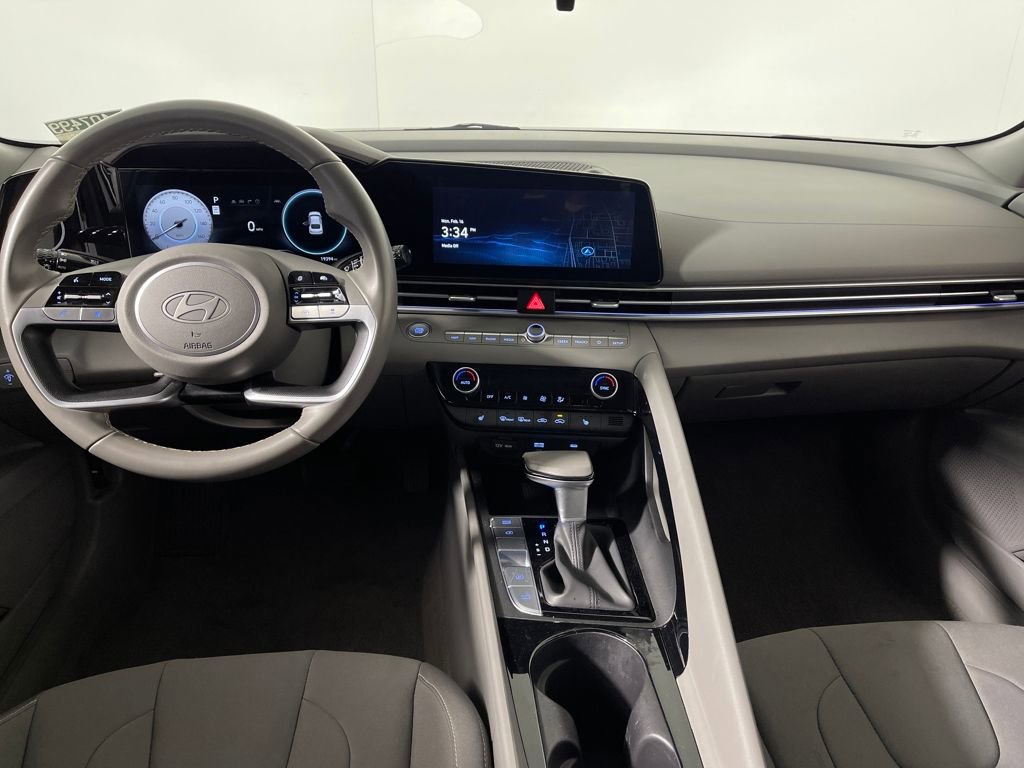 Certified 2025 Hyundai Elantra SEL FWD image 14