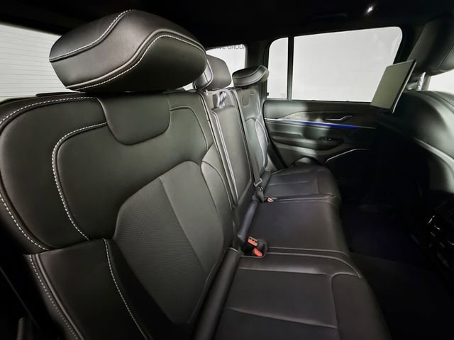 Used 2023 Jeep Grand Cherokee Overland w/ Rear Seat Video Group I AWD/4WD image 30