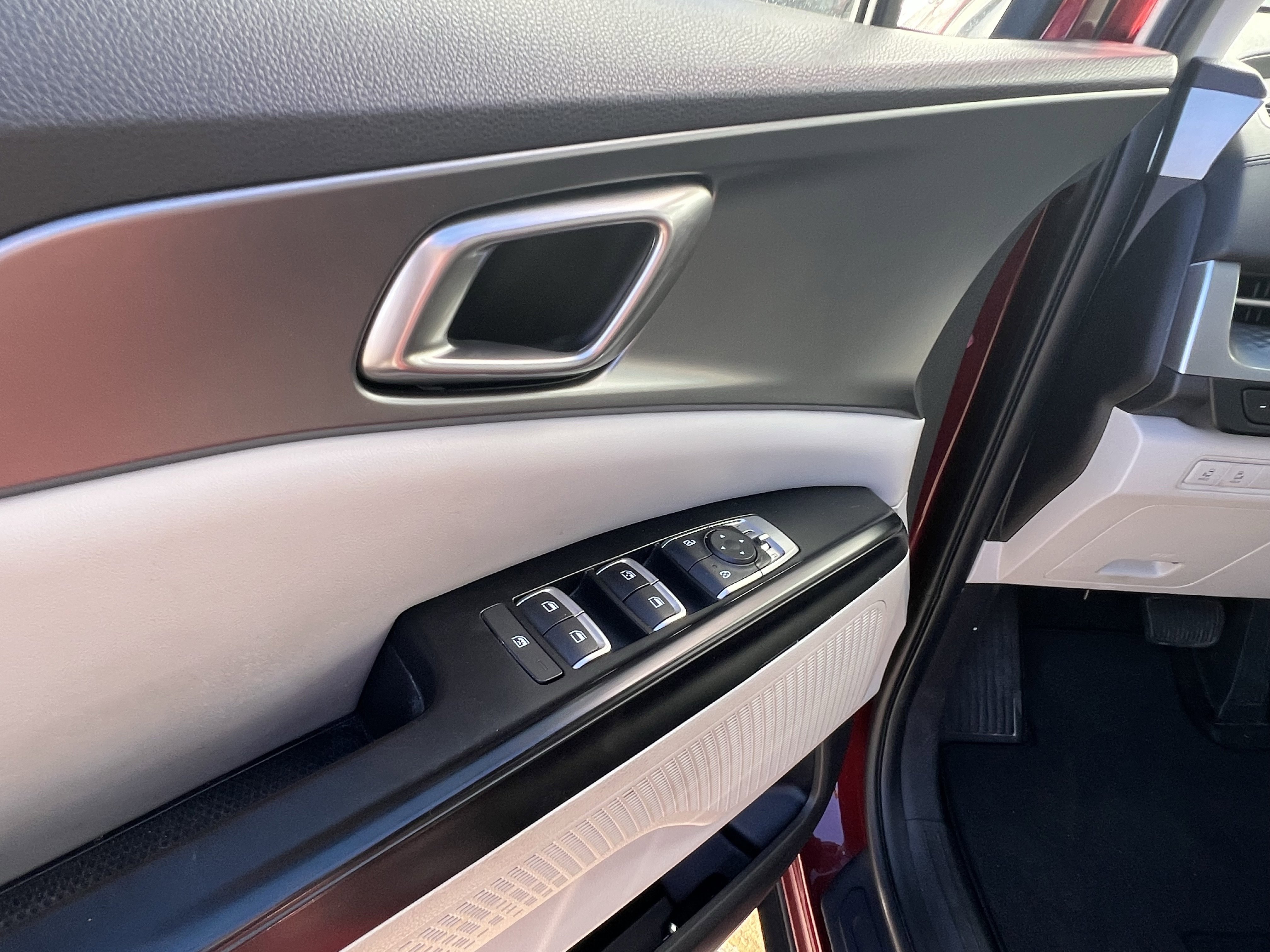 Used 2024 Kia Carnival LX image 19