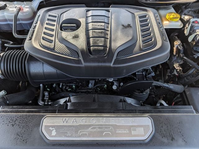 Used 2024 Jeep Wagoneer L Series III AWD/4WD image 29