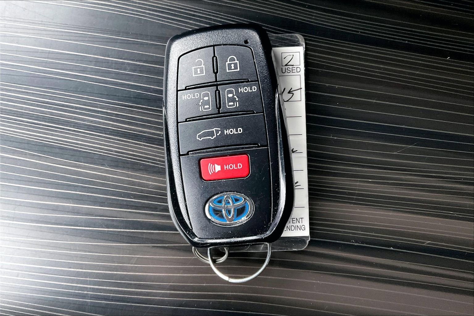 Used 2022 Toyota Sienna Platinum image 25