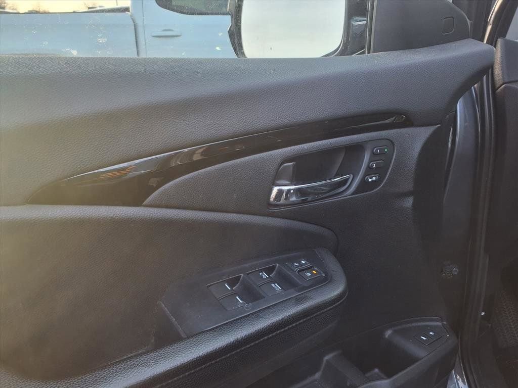 Used 2020 Honda Pilot Touring image 11