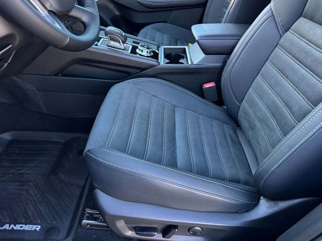 New 2025 Mitsubishi Outlander SE image 29