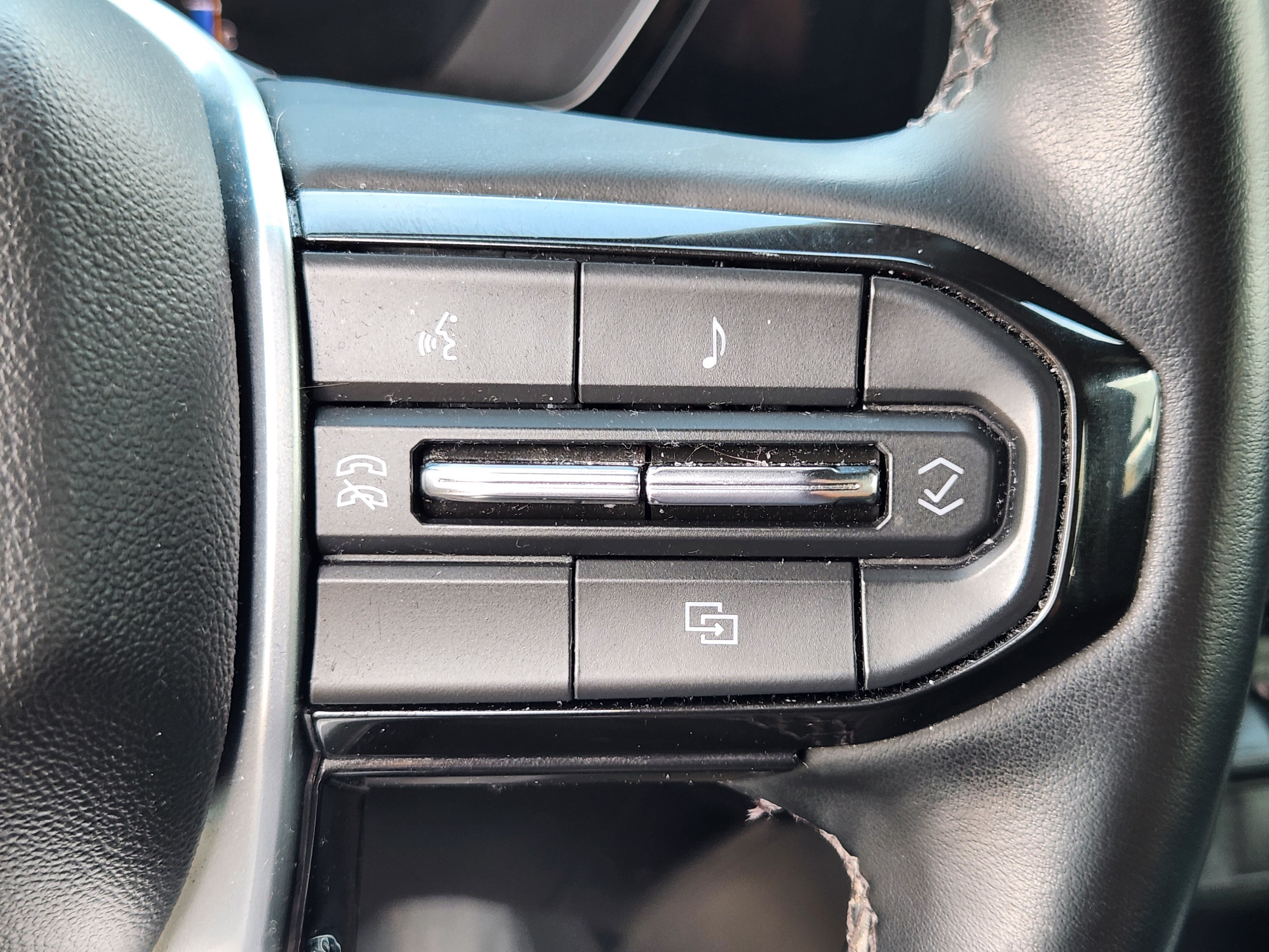 Used 2023 Chevrolet Colorado LT w/ LT Convenience Package II AWD/4WD image 24