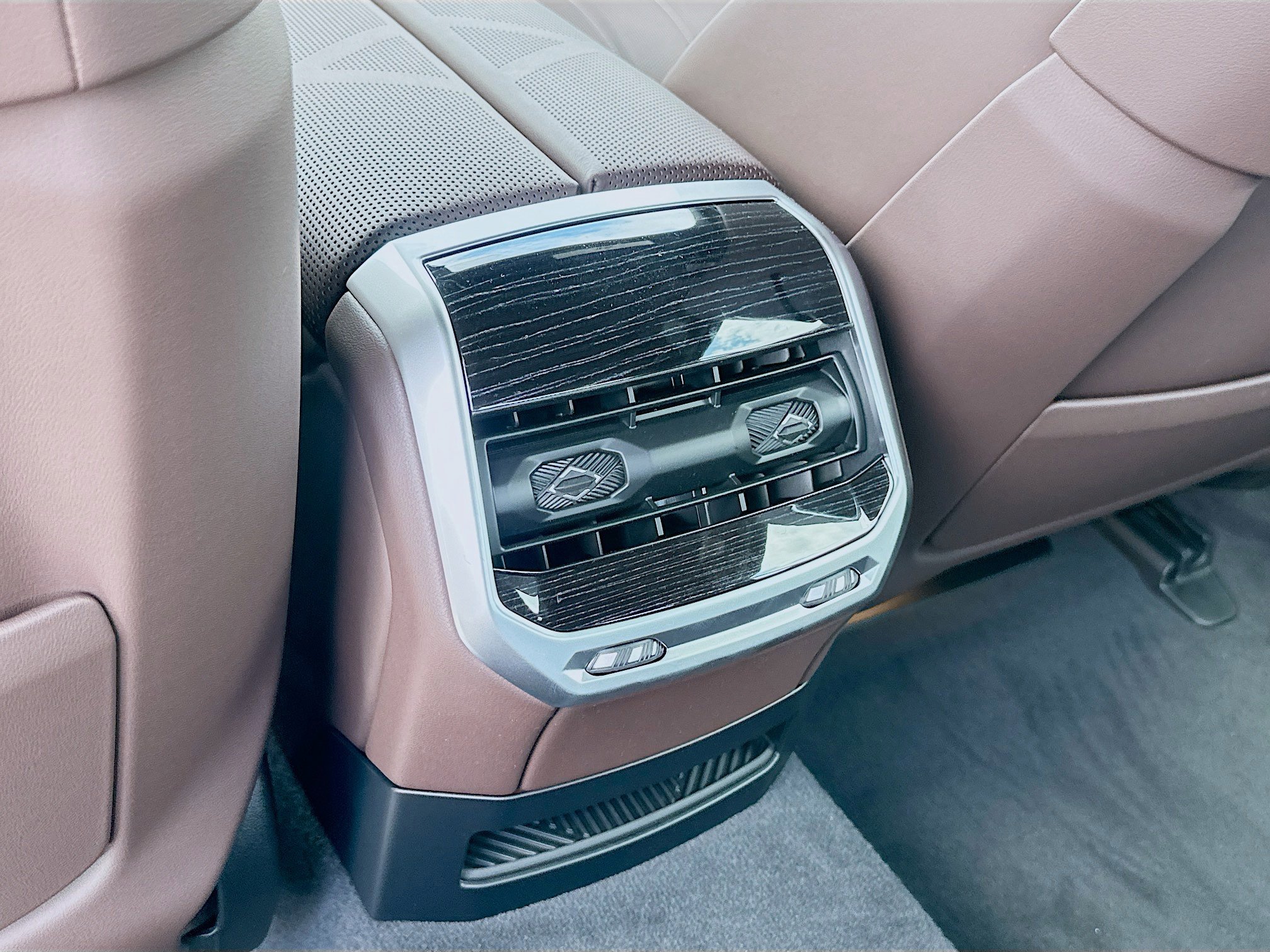 New 2025 BMW 750e xDrive w/ Executive Package image 20