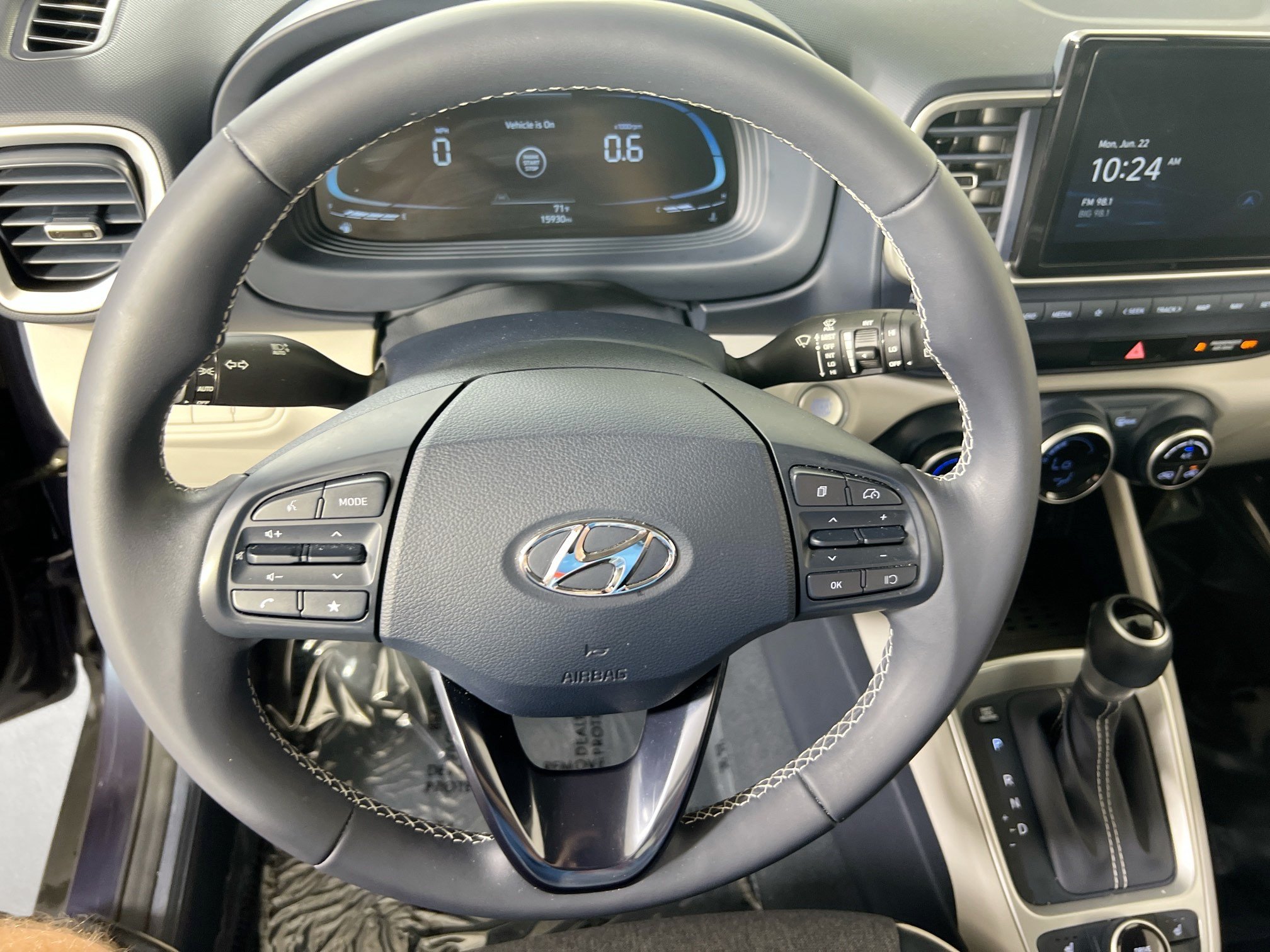 Used 2023 Hyundai Venue Limited FWD image 11