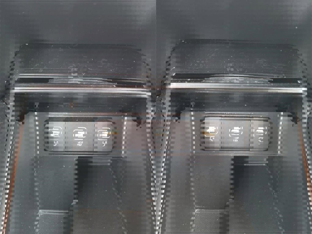 Used 2023 Kia Sorento LX image 24