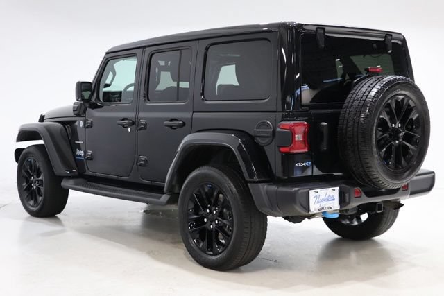 Used 2023 Jeep Wrangler Unlimited Sahara w/ Cold Weather Group AWD/4WD image 5