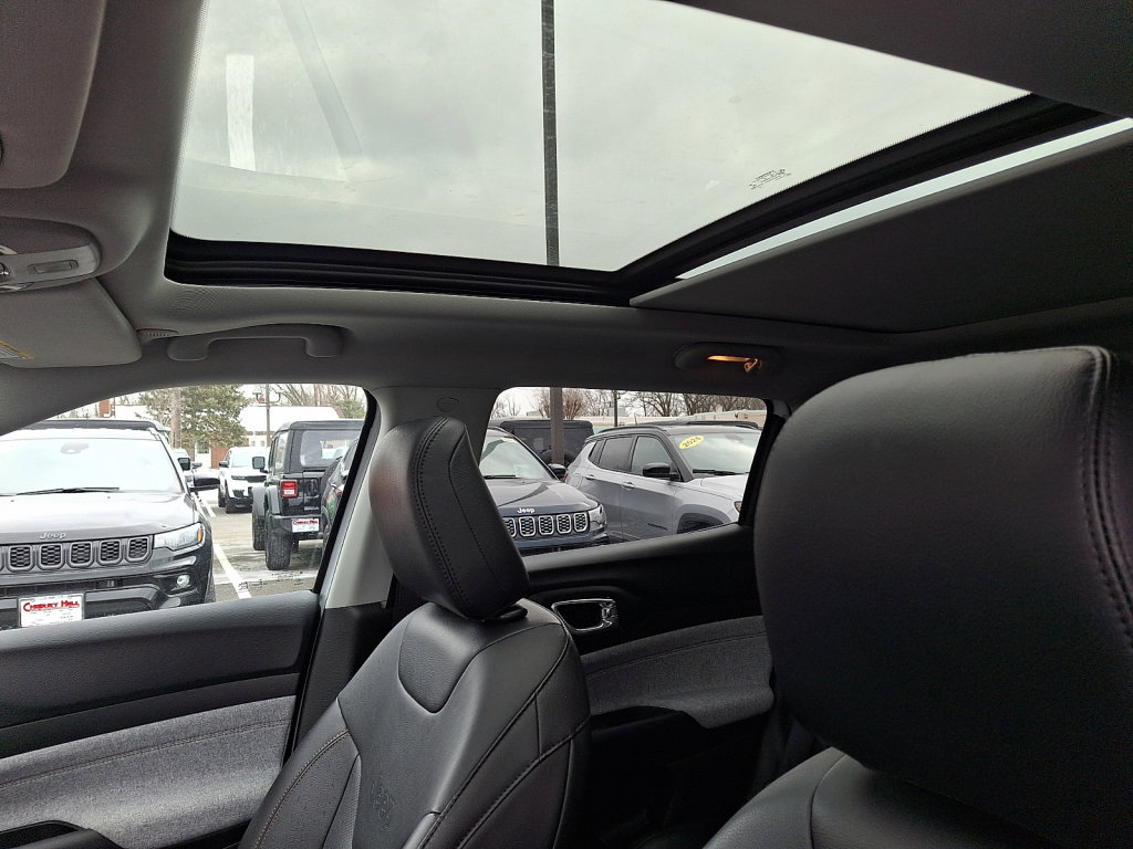 Used 2022 Jeep Compass Latitude w/ Sun and Sound Group image 24