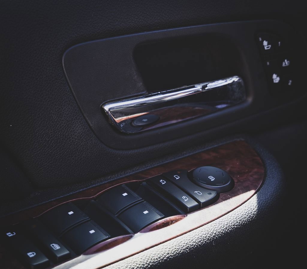 Used 2008 Chevrolet Avalanche LTZ w/ LTZ Preferred Equipment Group AWD/4WD image 14