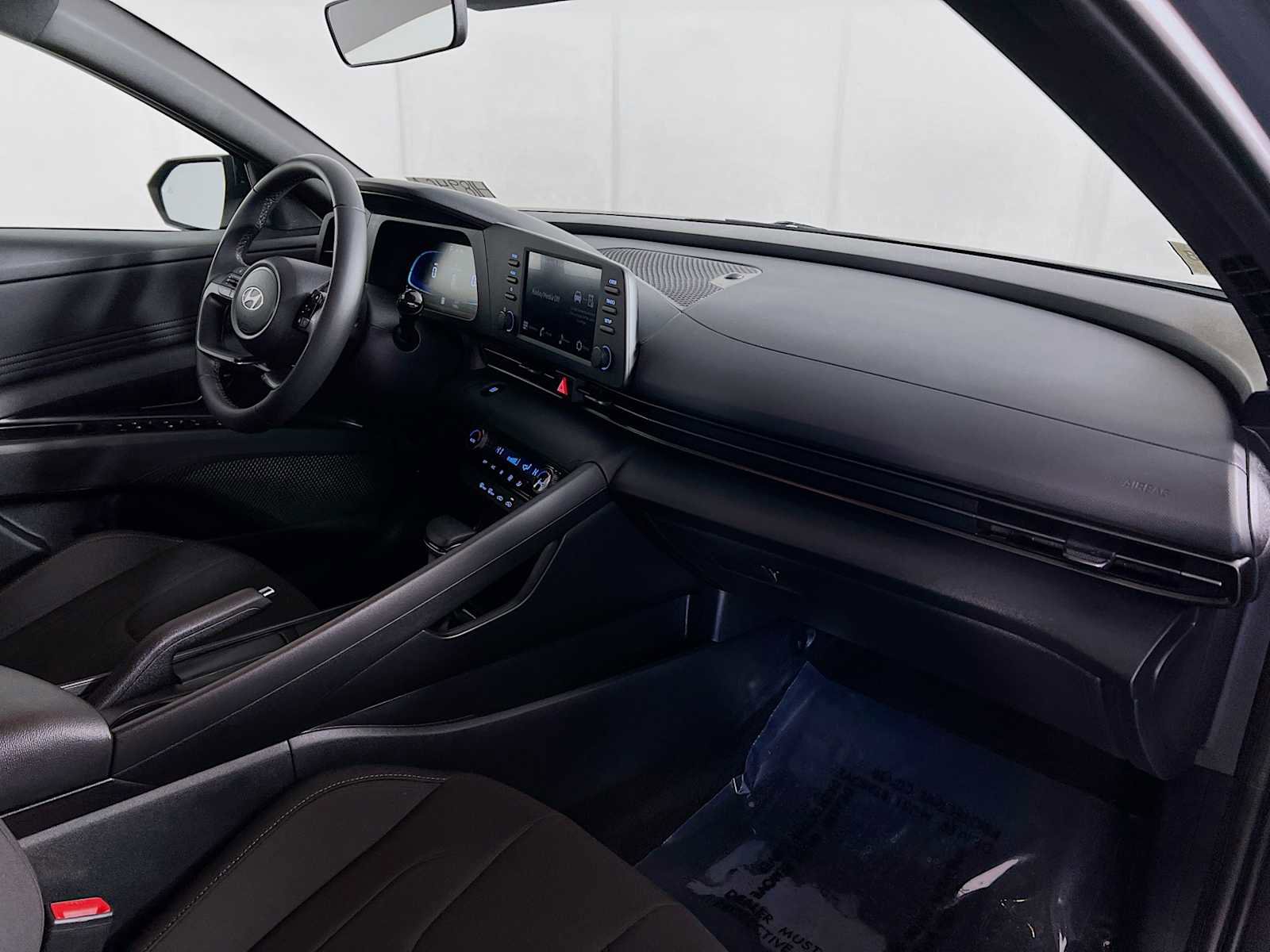 Certified 2025 Hyundai Elantra Sport image 27