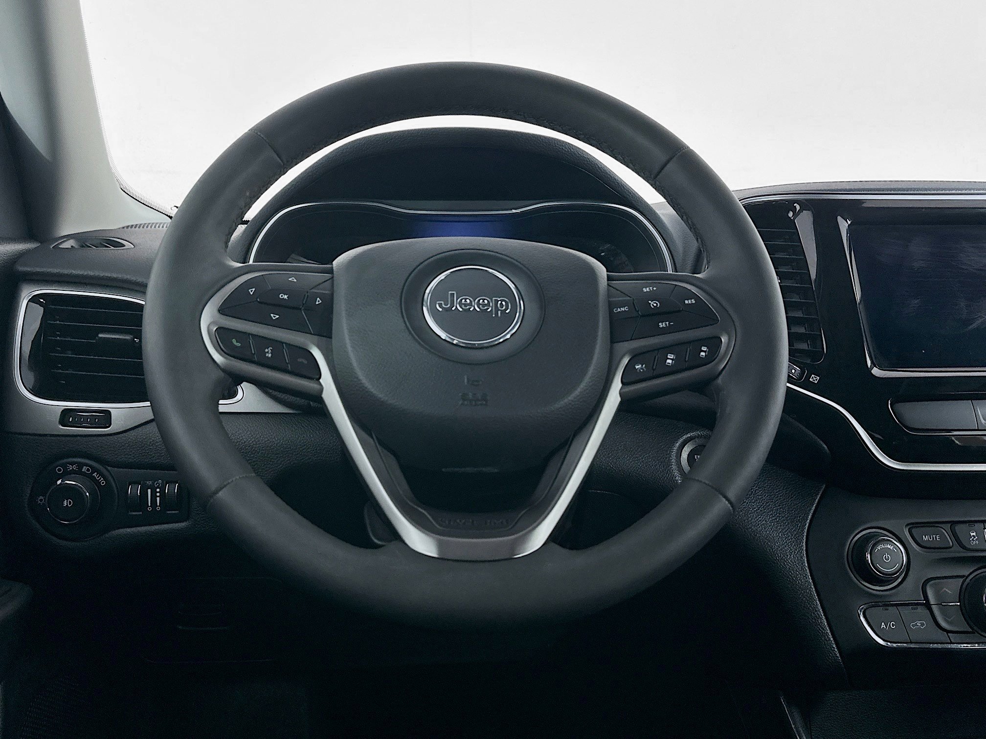 Used 2022 Jeep Cherokee Limited image 18