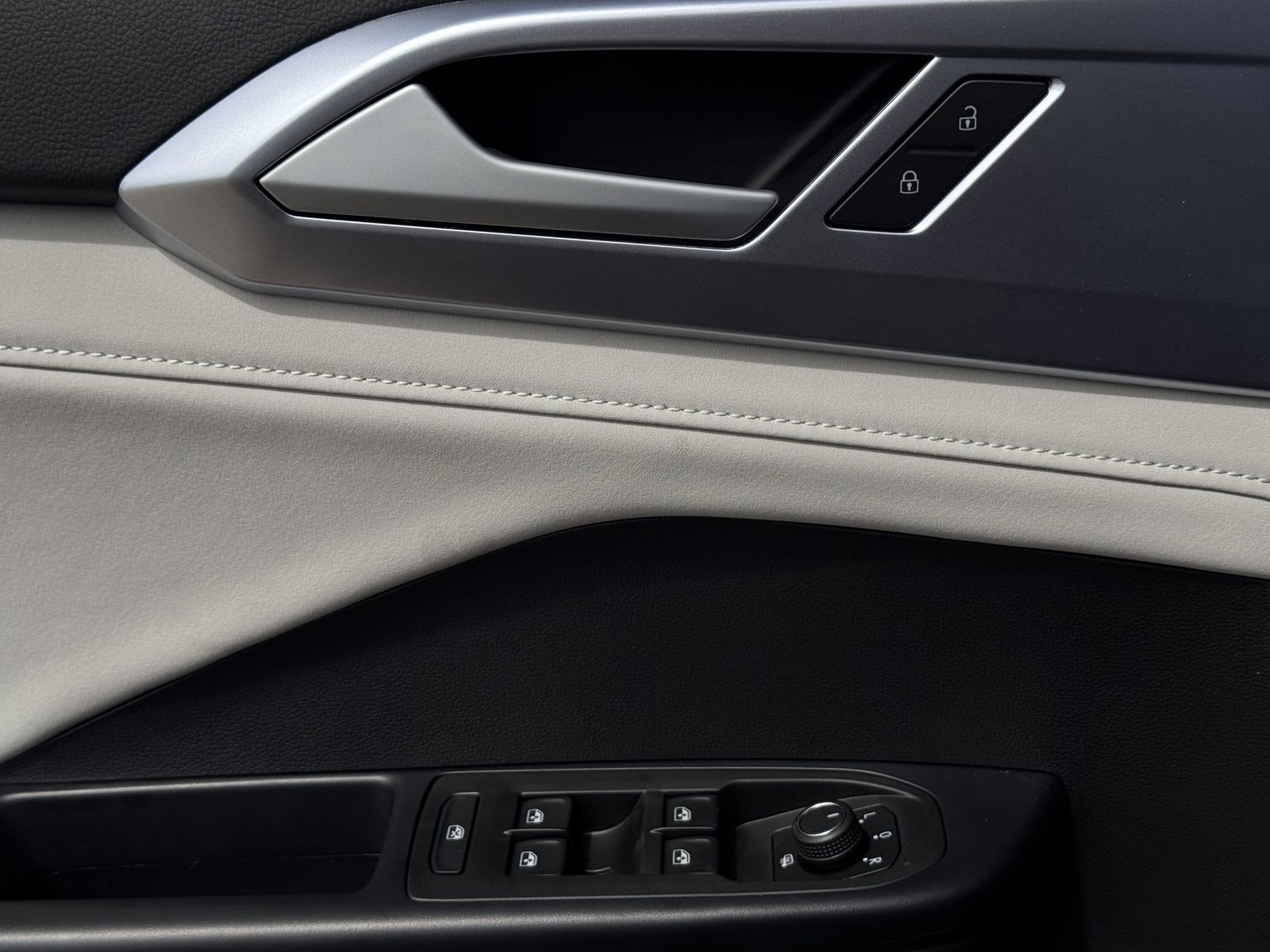 New 2026 Volkswagen Taos SE image 23