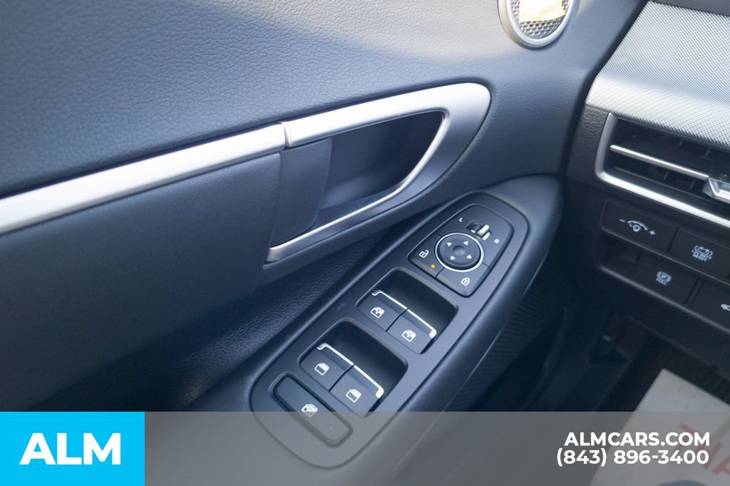 Used 2025 Hyundai Sonata SEL FWD image 29
