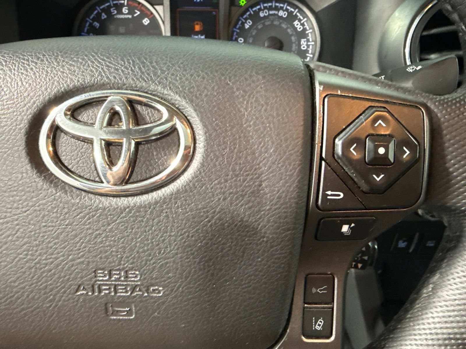 Used 2023 Toyota Tacoma TRD Sport w/ TRD Premium Sport Package AWD/4WD image 32